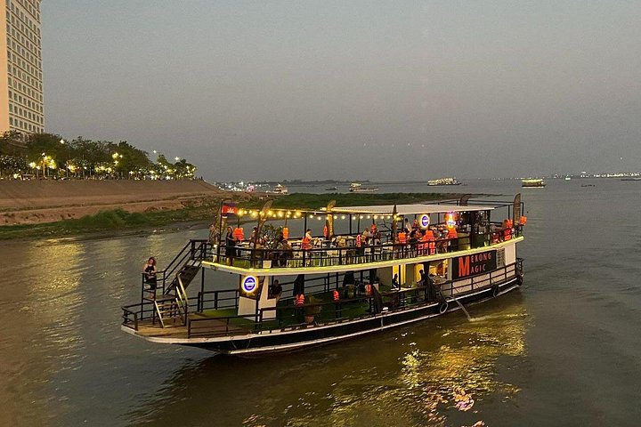 Phnom Penh: Sunset Cruise- Free Cold Beers, Sodas & fruit platter