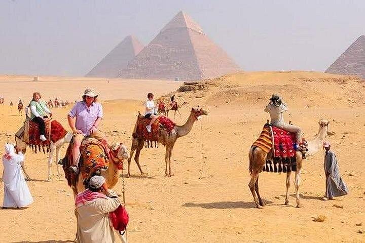 Private day Tour Cairo, Giza Pyramids, Museum & Khan El Khalili