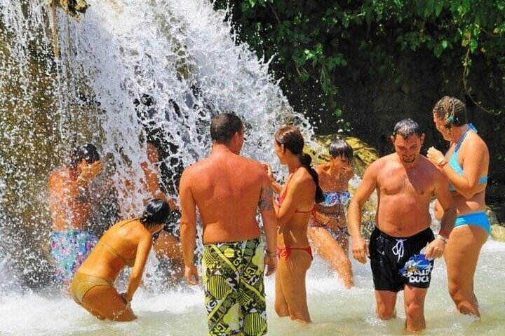 Ocho Rios: Dunn's River Falls and River Tubing from Falmouth