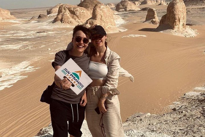Private 2 Days Jeep Safari to White Desert and Bahariya Oasis