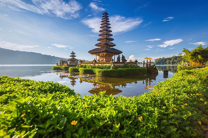 Munduk: Tamblingan jungle trek, waterfall, Ulun Danu temple