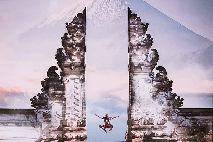 The Gate of Heavan, Hidden Waterfall and Ubud Jungle Swing Tour