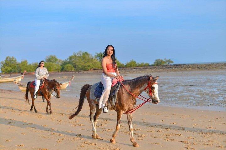Krabi: Small-Group Beachfront Horseback Ride