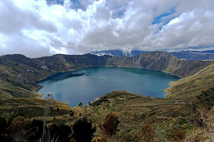 Excursion to Quilotoa: Trekking, Viewpoints and Local Communities