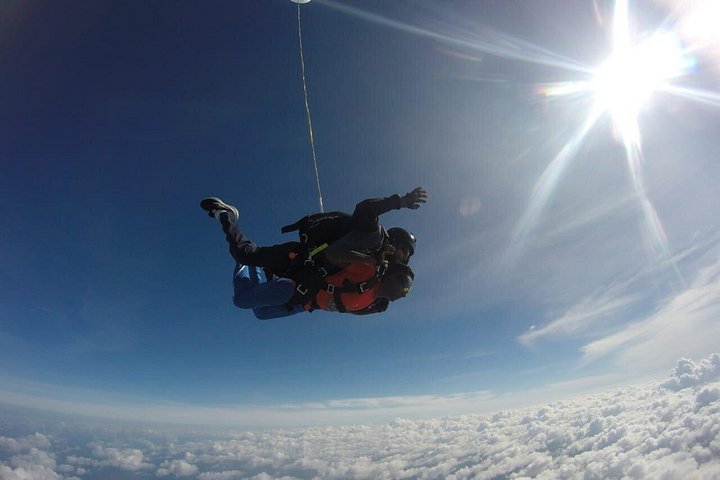 Sri Lanka: All Inclusive Skydiving Experience From 13500 FT
