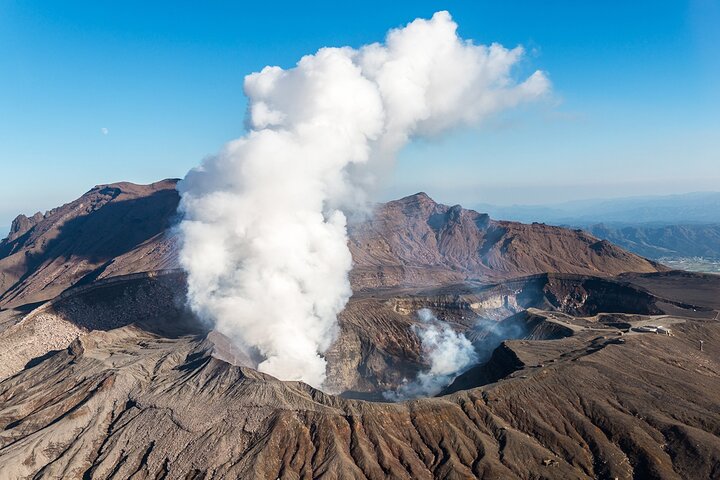 Kyushu: Southern Aso Railway,Aso Vocano, Grassland,Onsen Day Tour
