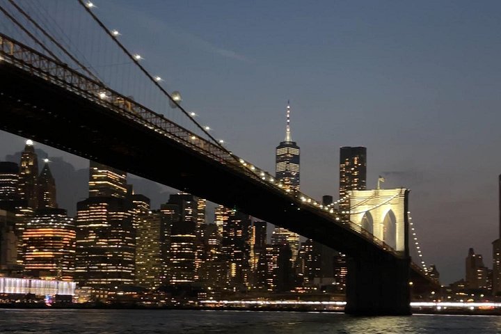 Evening Experience with Views and Drinks from Manhattan to Brooklyn