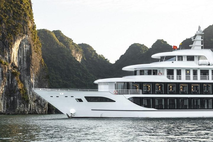 Luxury Ha Long Bay Day Experience on Sea Octopus Scenic Cruise