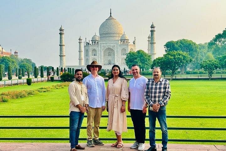 All-Inclusive Taj Mahal, Agra Fort & Baby Taj Tour from Delhi