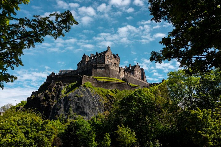 Descubra los lugares más fotogénicos de Edimburgo con un local