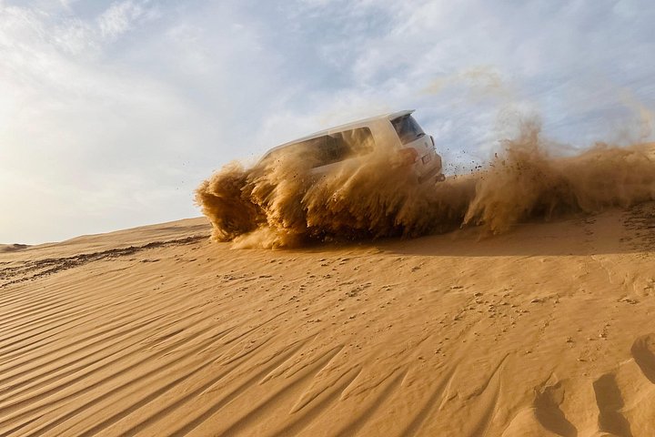 Abu Dhabi Private Desert Safari: Dune Bashing & Sandboarding