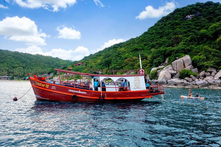Koh Tao Vintage Wooden Boat Snorkel Small-Group Cruise with Meals