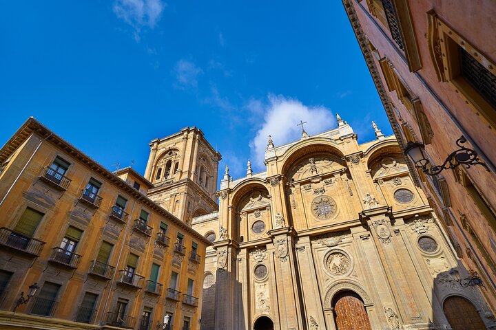 Granada : walking tour with a local guide