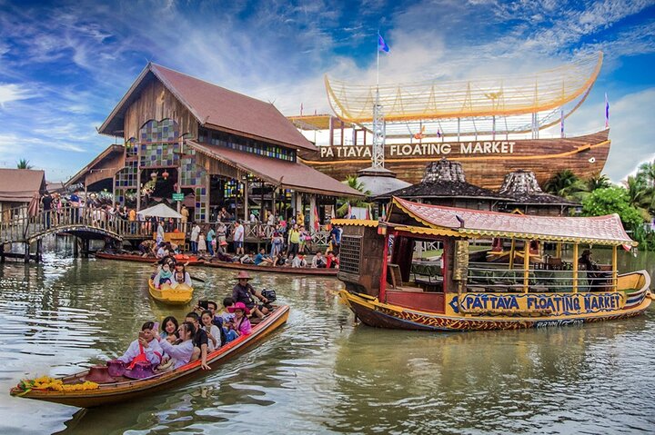 Experience The Floating Market in Pattaya