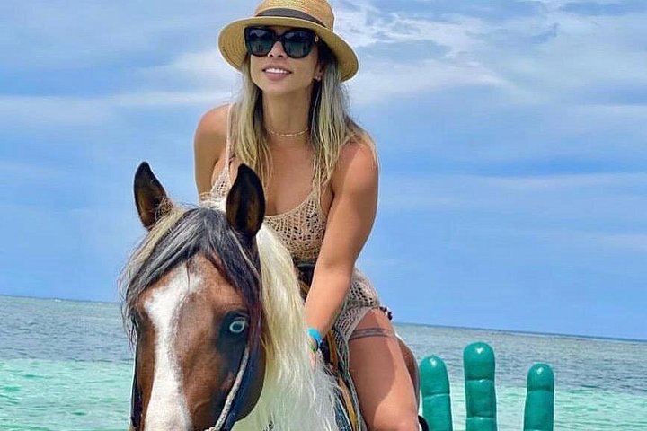 Horseback Riding ,Zipline and Animal Sanctuary in Bay Islands