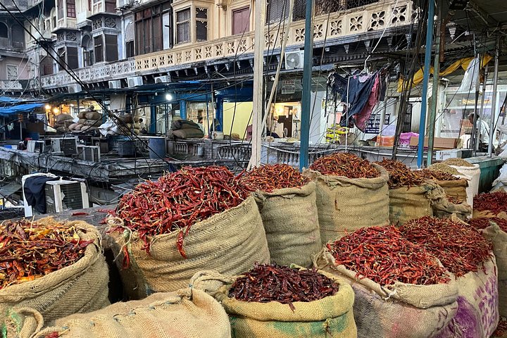 Old Delhi Walking Tour: Spice Market, Hidden Gems & Sikh Temple