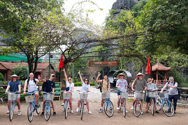 Ninh Binh Full Day Tour with Hoa Lu, Tam Coc and Mua Cave