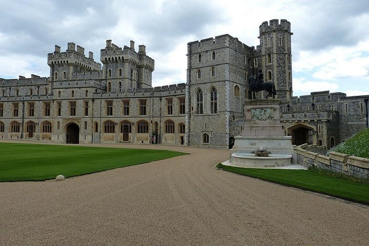 All Inclusive Windsor Castle Stonehenge Private Tour with Passes