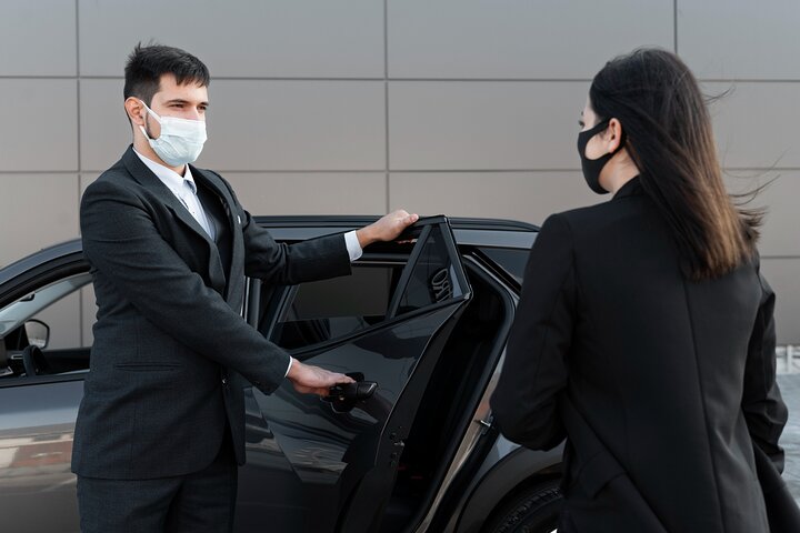 Private Transfer to/from Dubai Airport for Up to 6 People