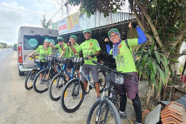 Pedal the Mekong, Cross the border, Reach Phnom Penh.