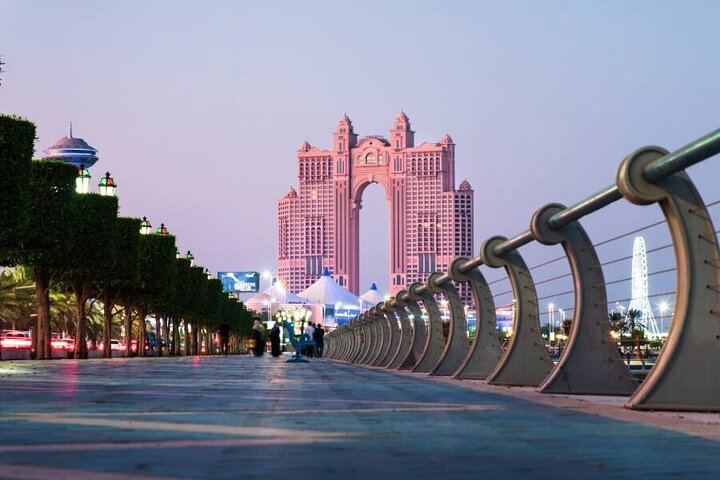 Dubai to Abu Dhabi Full-Day: Grand Mosque Palace Visit*Yas Island