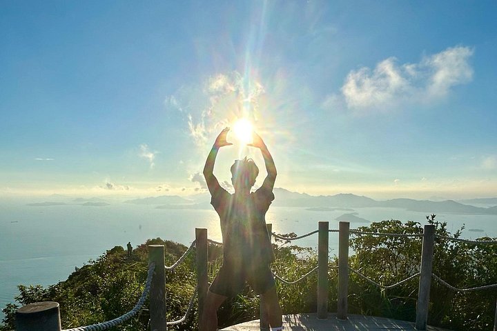 Panorama Sunset Hike to the Peak with Local
