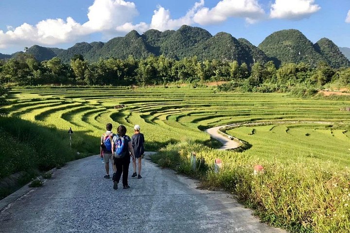 2-Day Mai Chau & Pu Luong Tour with Trekking & Bamboo Rafting