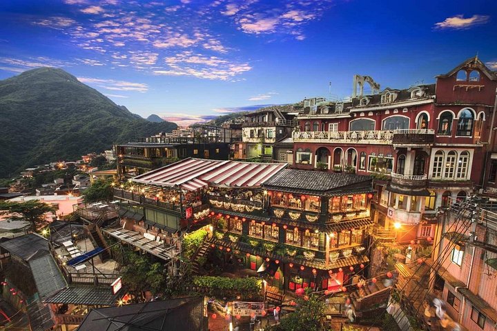 Jiufen Old Street & Yehliu Geopark Day Tour from Taipei