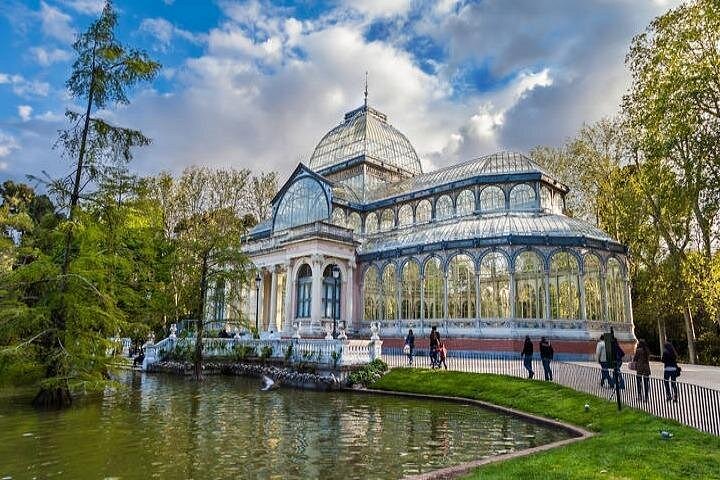 Tour in Madrid Landscape of Light Art Science and Museum Thyssen