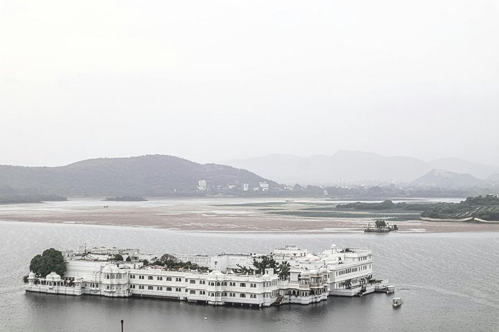 Private Full Day Udaipur Sightseeing Tour with Guide