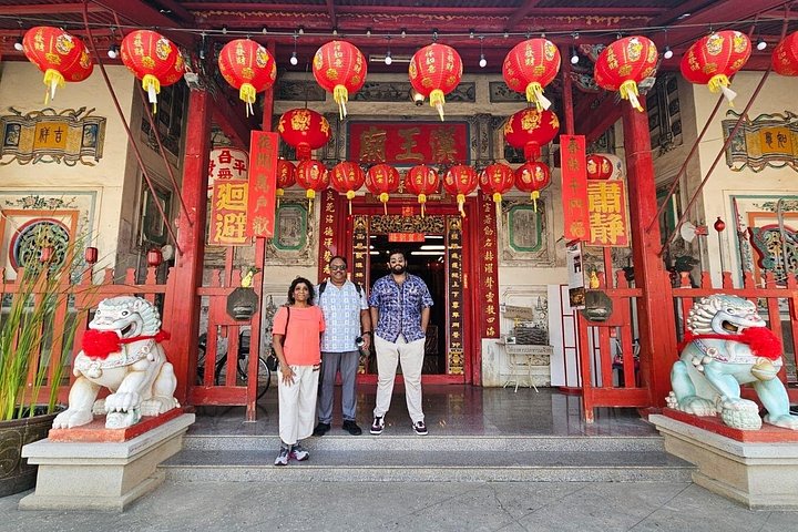 Bangkok’s Amazing Chinatown Tour + Food tour