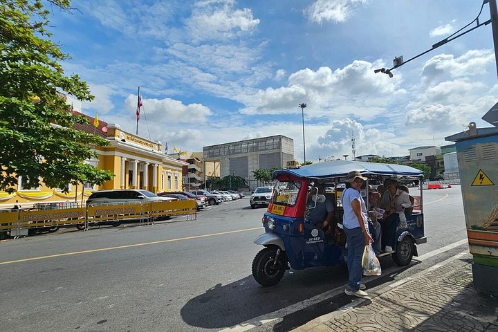 Private Electric Tuk-Tuk Tour + Bangkok Walking Food Tour