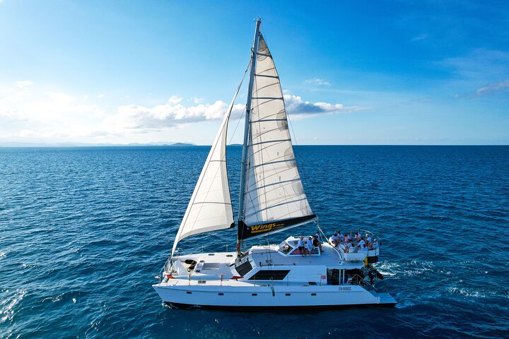 Whitsunday Islands Sail, SUP & Snorkel Tour-Low numbers