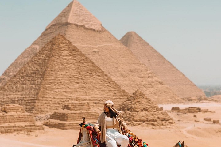 Half-Day Private Tour of Giza Pyramids with Camel Ride