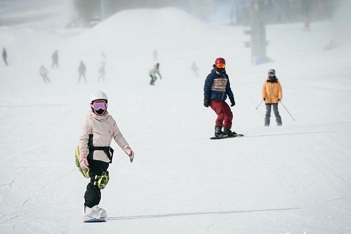 One Day Private Ski Trip to Jihua Ski Resort from Harbin City