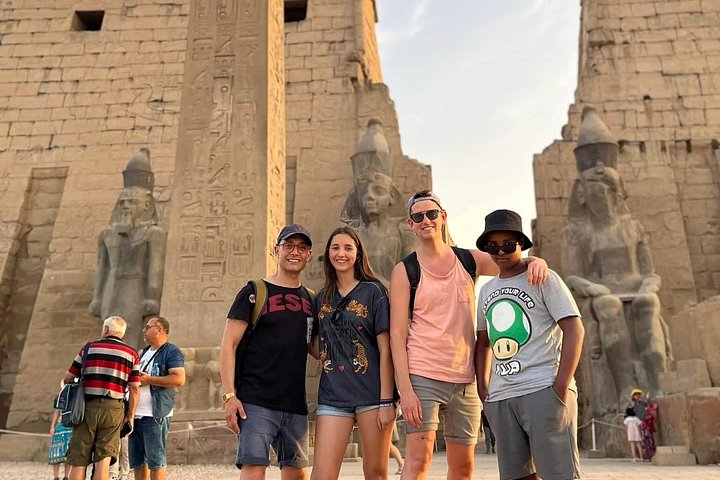 Luxor Layover Privat Tour to East and West Bank with lunch
