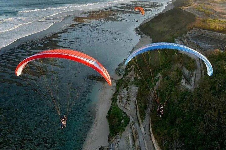 Experience Paragliding in Bali with Professional Instructor