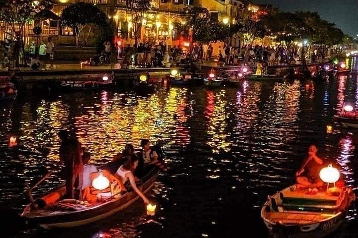 Discover Hoi An Walking Tour, Sampan Boat Ride, Night Market &Colourful Lanterns