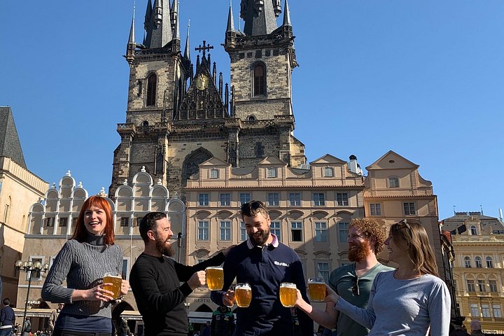 Prague Historic Pub Tour with Drinks Included
