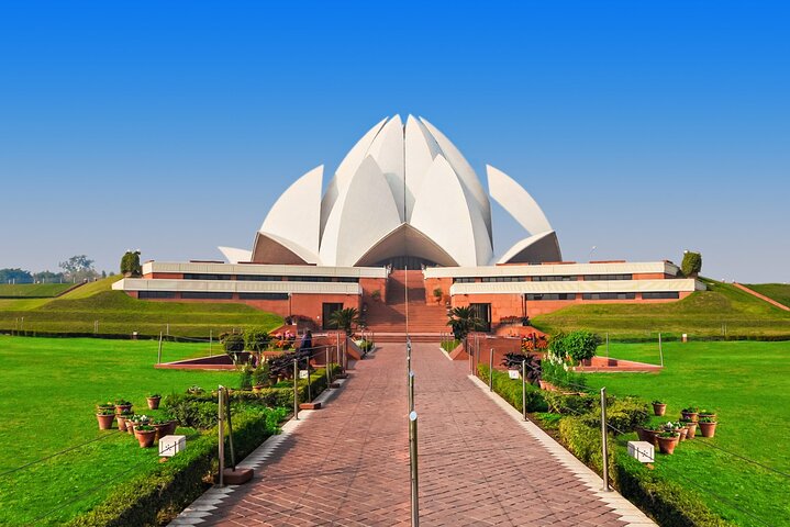Private Full Day Old and New Delhi City Tour by AC Car and Guide