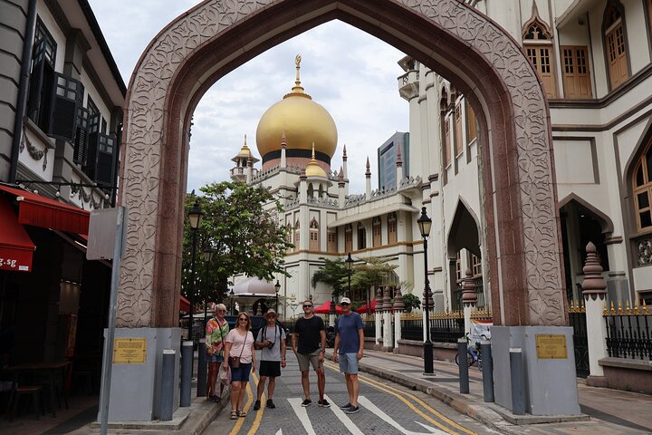 4-hour Chinatown, Little India, and Arab Street Walking Tour
