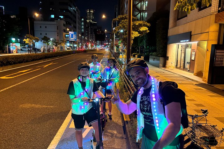 Tokyo: Akihabara E-Scooter Tour with City Landmarks