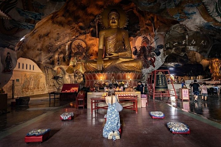 Private Tour in Ipoh Old Town and Cave Temples with Lunch