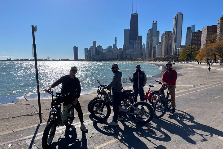 Electric Bike Rentals in Lincoln Park