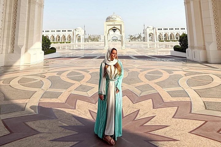 Private Abu Dhabi Tour: Grand Mosque & Royal Palace Experience