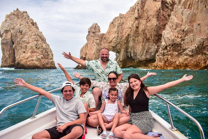 Cabo San Lucas Glass Bottom Boat Tour to the Arch with Beach Time