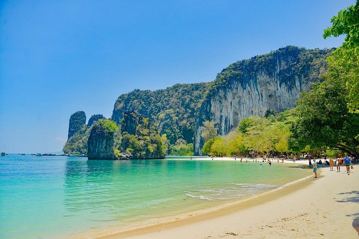 Krabi Early Morning Hong Islands Small Group Longtail Boat Tour