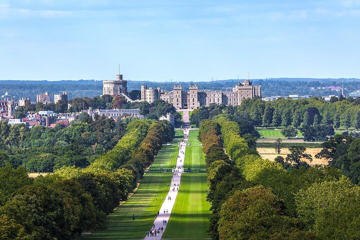 Full Day Guided Tour at Windsor Stonehenge and Bath