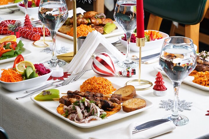 Istanbul: New Year's Eve Bosphorus Cruise with Dinner Shows