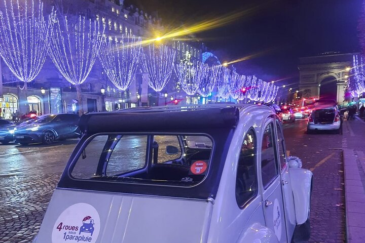 Private tour Paris Christmas lights tour 2 hours in Citroën 2CV